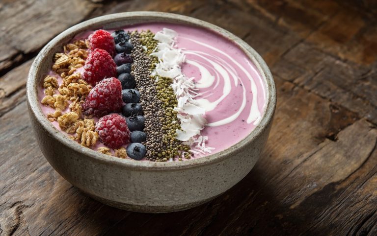 Fresh Berry Smoothie Bowl